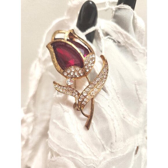 Red Tulip Brooch Surrounded by Rhinestones and Gold Tone frame Rose Bud Brooch - Picture 4 of 10